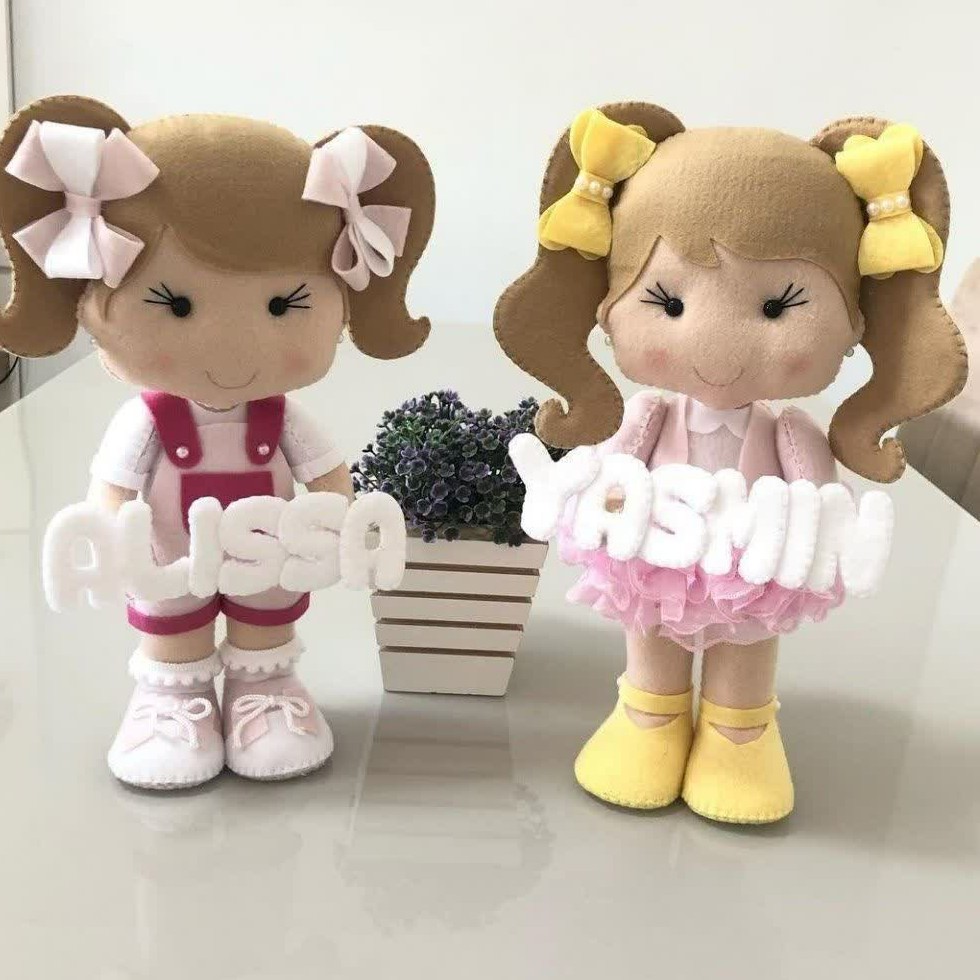 عروسک نمدی دختر همراه با اسم کوچولوی شما که برای عروسک پسر هم قابل اجراست