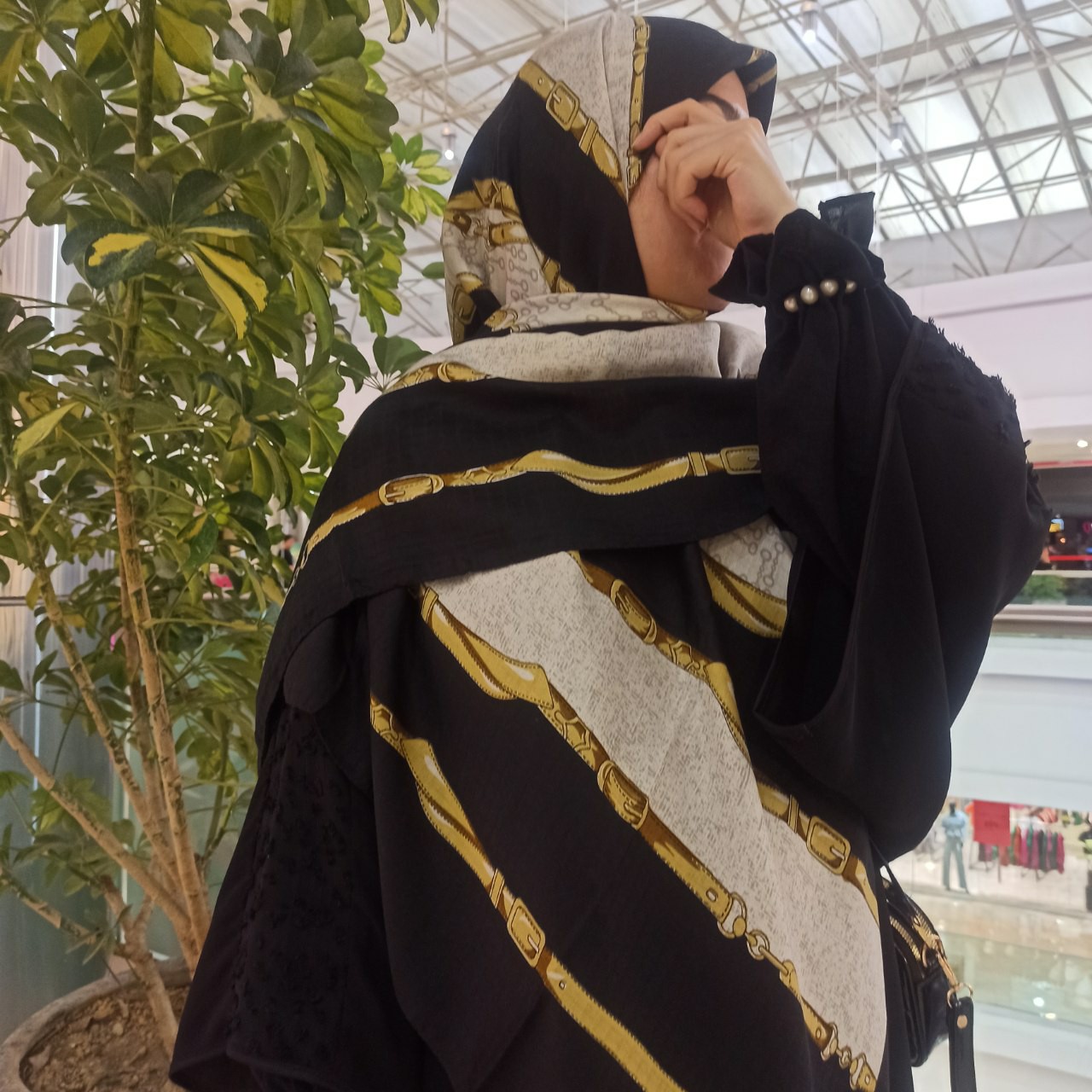 روسری نخی مشکی سفید خال خالی راه راه زنجیری طلایی قواره بزرگ