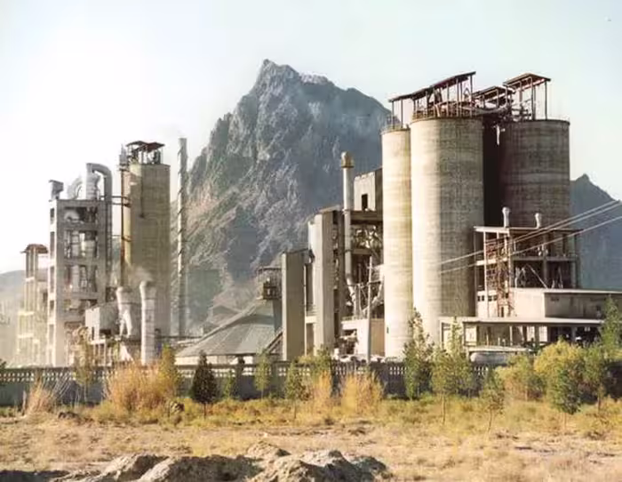 پاورپوینت بررسی آلودگی ناشی ازکارخانه سیمان Power Point