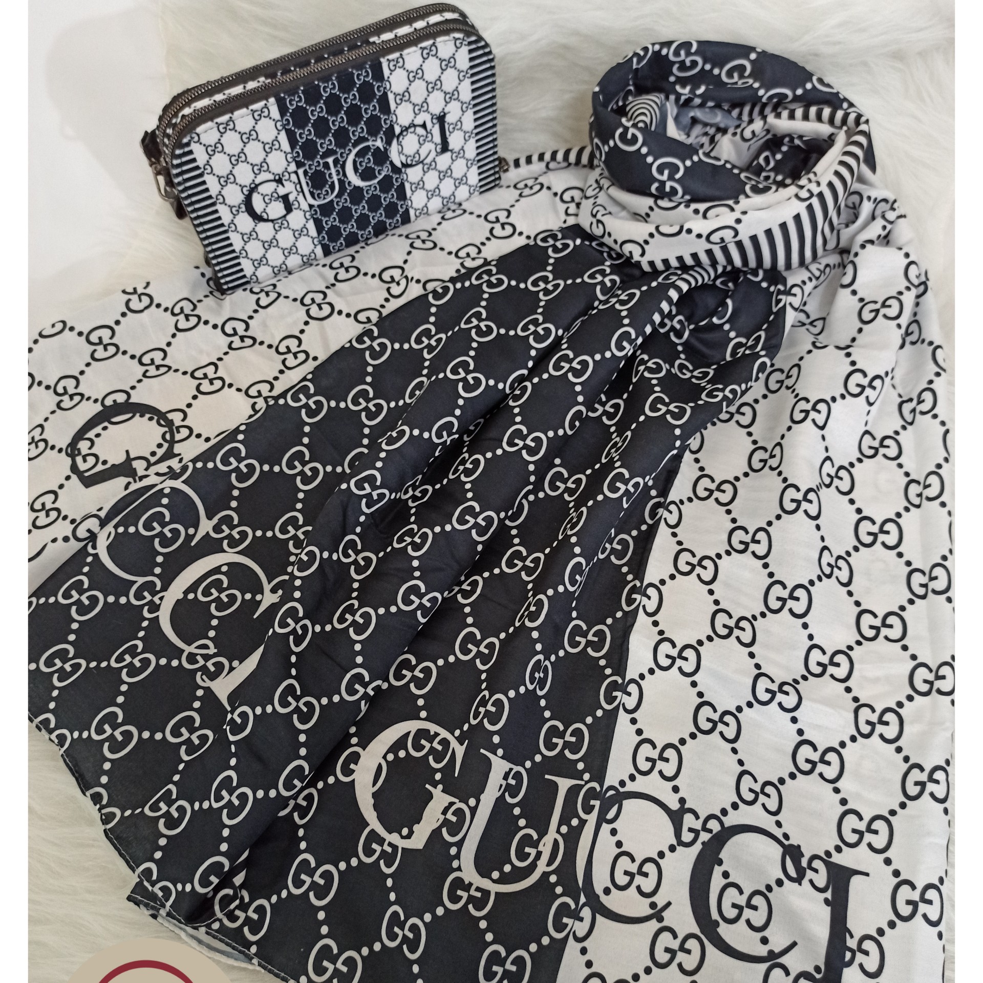 ست شال و کیف پاسپورتی دو خانه طرح گوچی