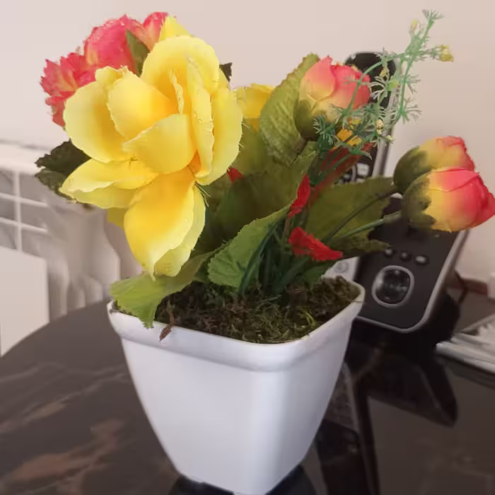 گلدان گل مصنوعی