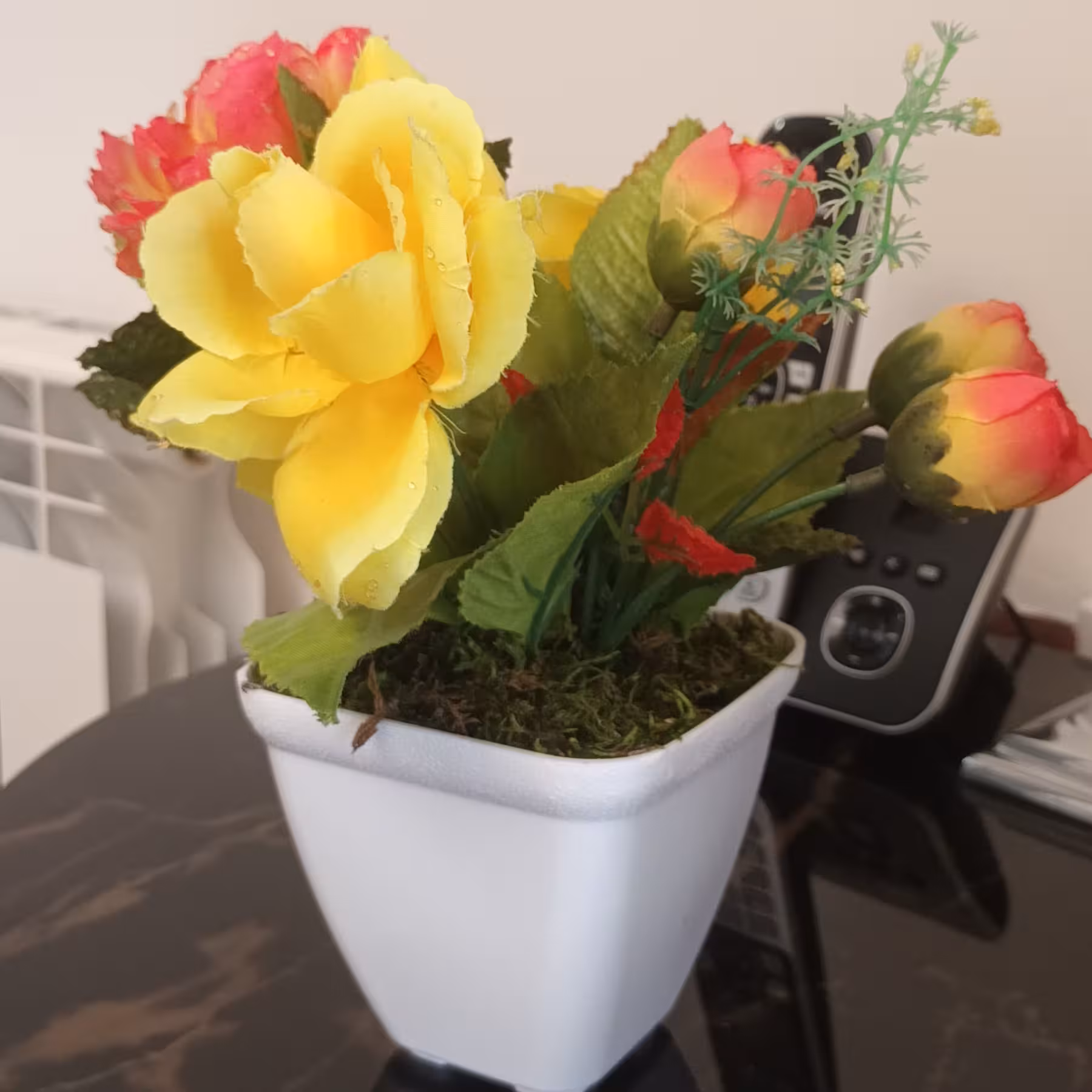 گلدان گل مصنوعی
