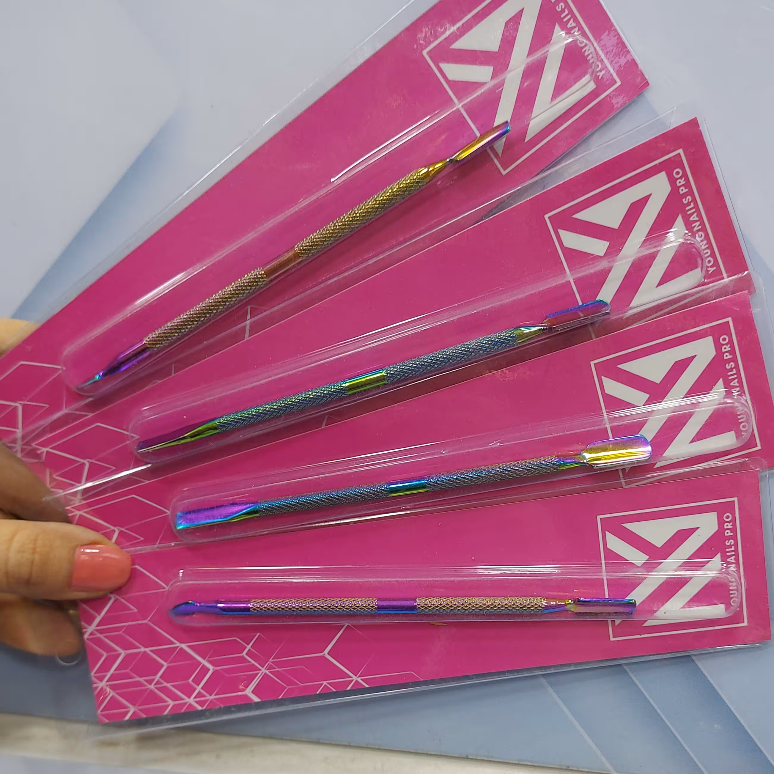 عقب زن فلزی دوسر  کاشت ناخن یانگ نیلز young nails pro رنگ کروم مدل سرصاف 