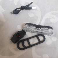 چراغ شارژی عقب دوچرخه قرمز و آبی