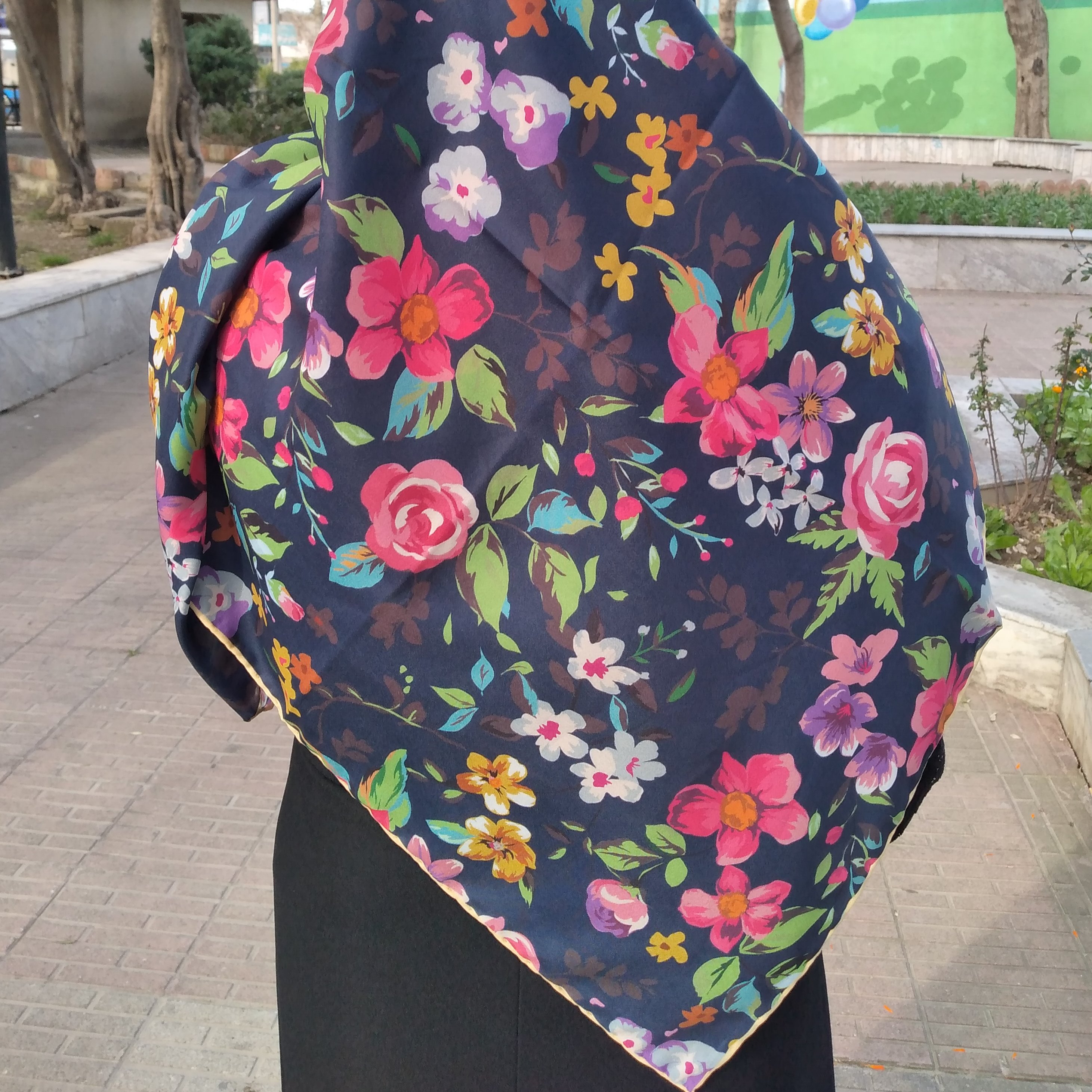 روسری گلگلی زمینه سورمه ای