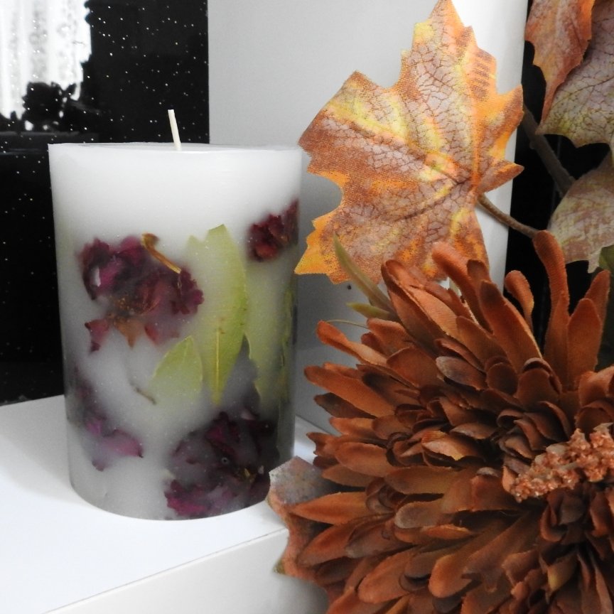 شمع استوانه با گل خشک رز