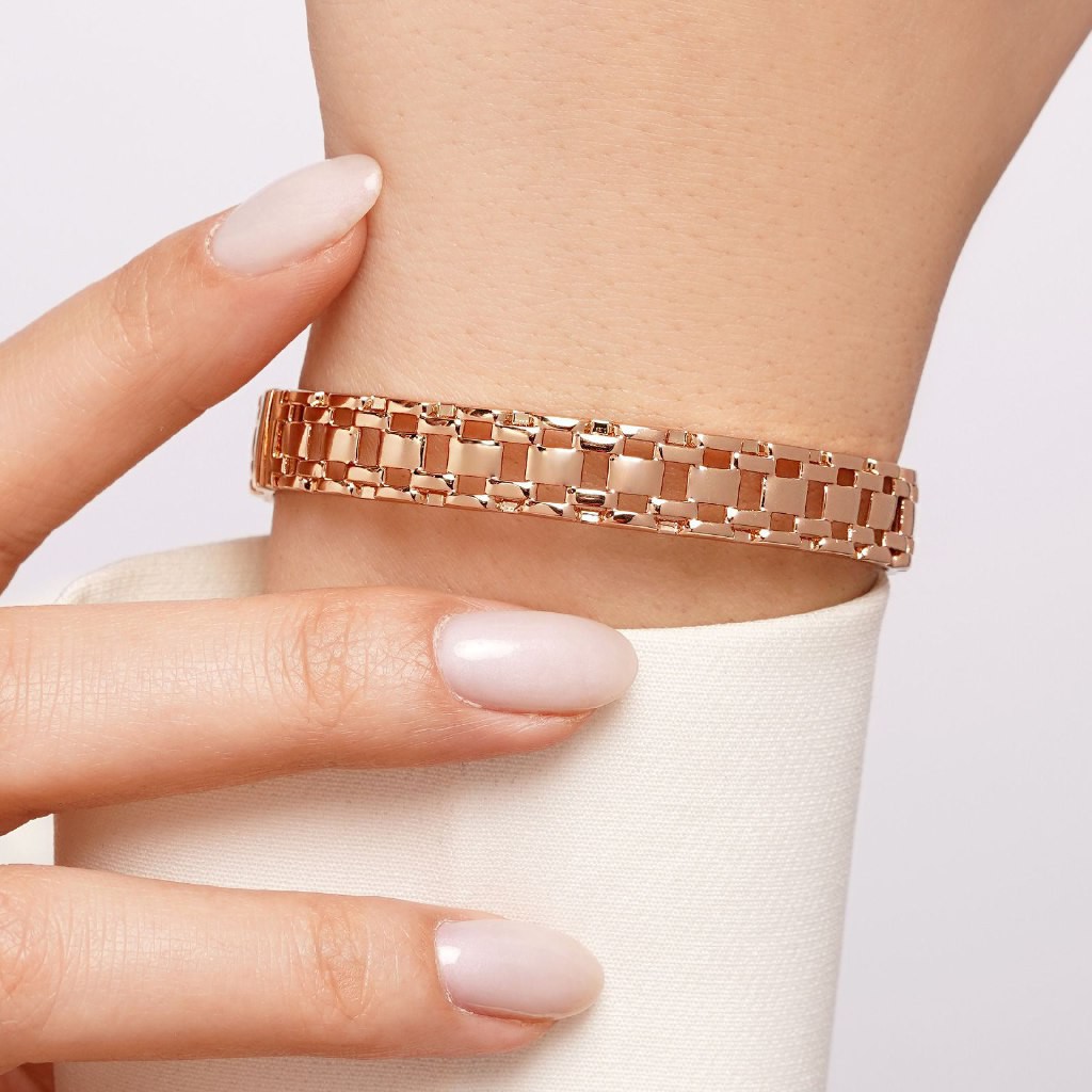 دستبند النگویی تراشدار طلایی از برند محبوب شوپینگ اصل