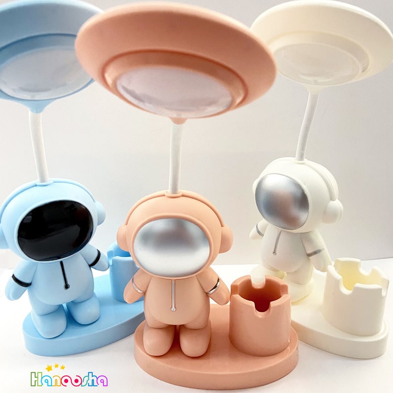 چراغ مطالعه، جامدادی رومیزی و تراش فضانورد