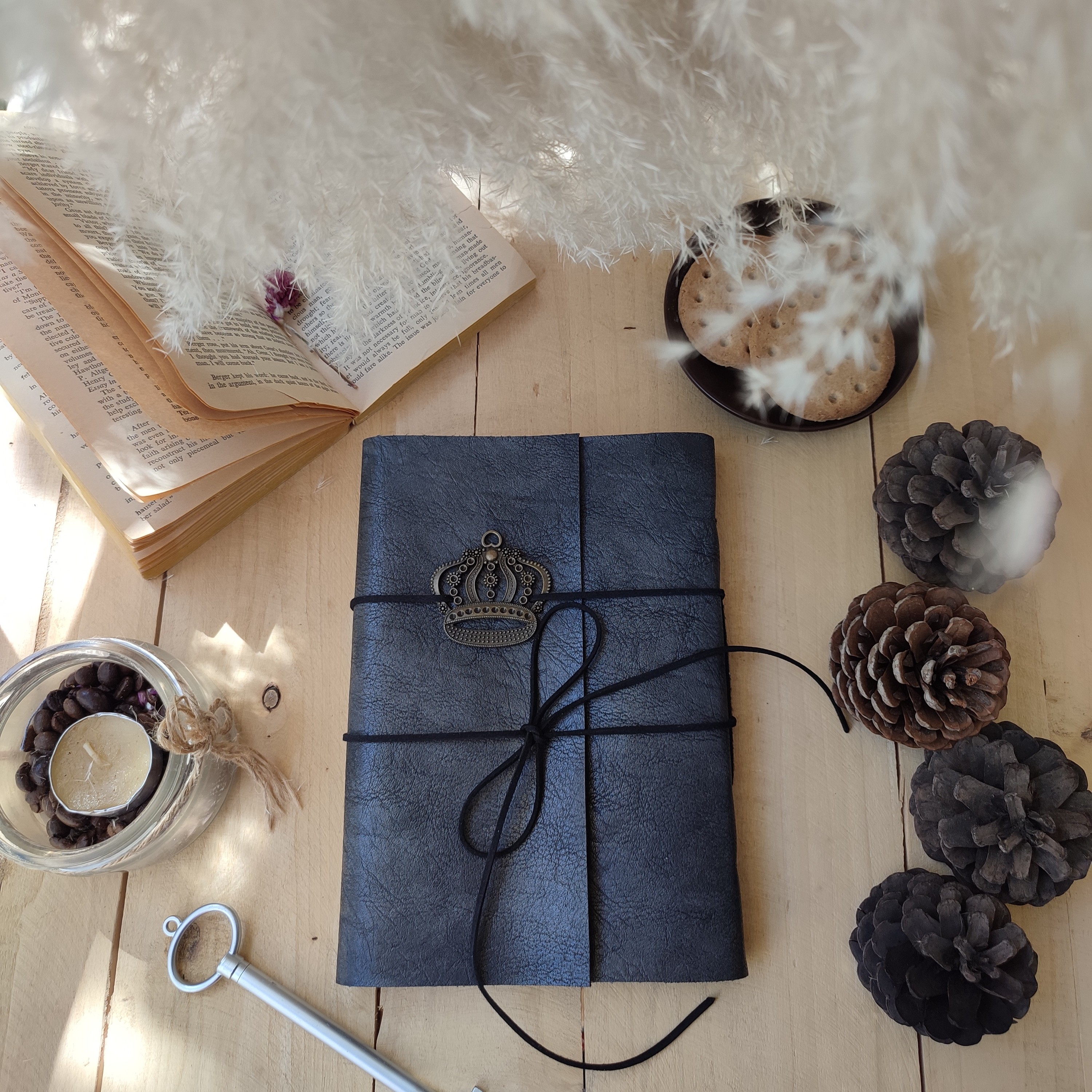 دفتر دستساز چرم کایرا ، ابعاد21 در 15، چرم مصنوعی پشت طبیعی ، 100برگ کاغذ کرافت، مناسب برای هدیه دادن، نوشتن اهداف و..