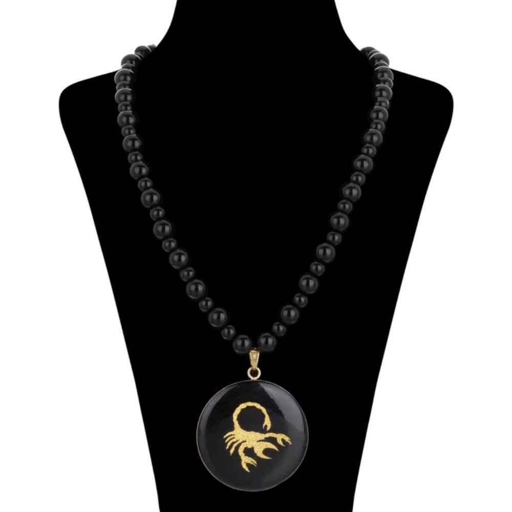 گردنبند ماه تولد آبان ماه با سنگ اونیکس اصل