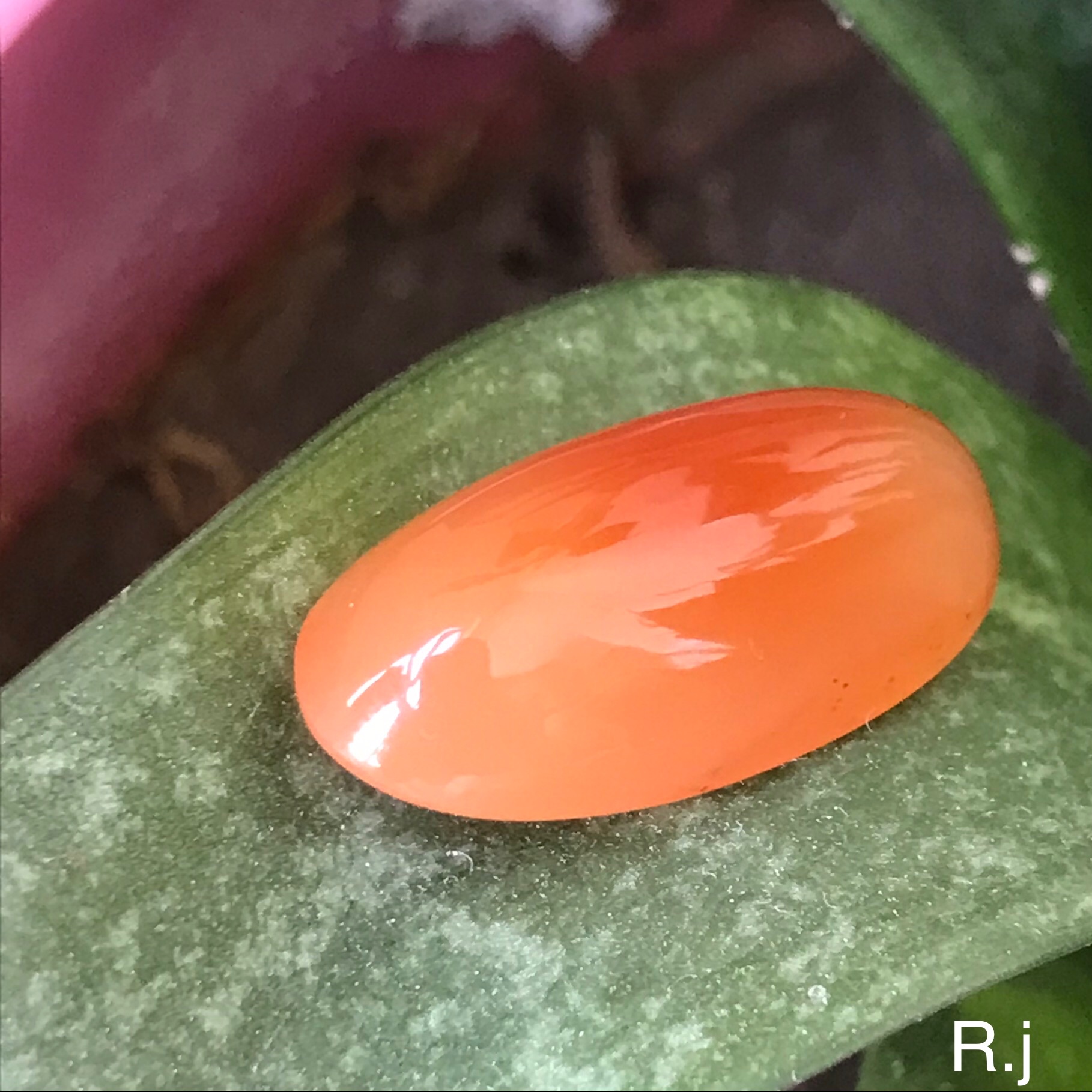 عقیق بیضی کشیده اعلا با کیفیت و کهنه با تراش مجدد