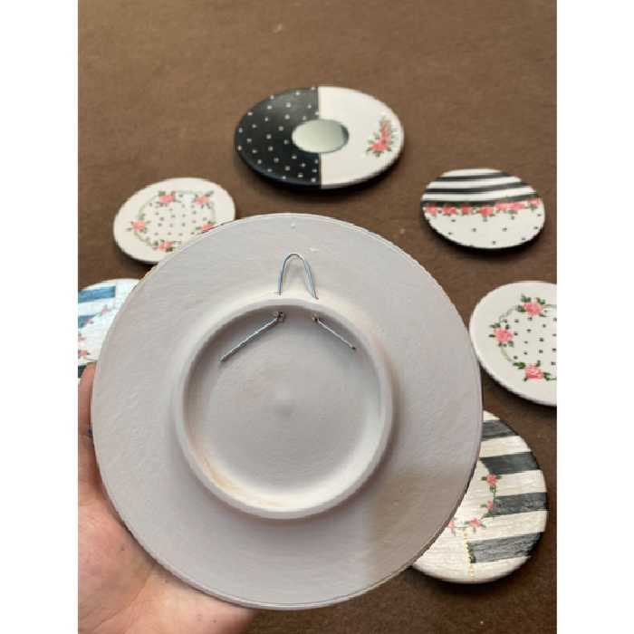 بشقاب دیوارکوب سفالی مدل هفت سین رز کد 008 مجموعه 8 عددی