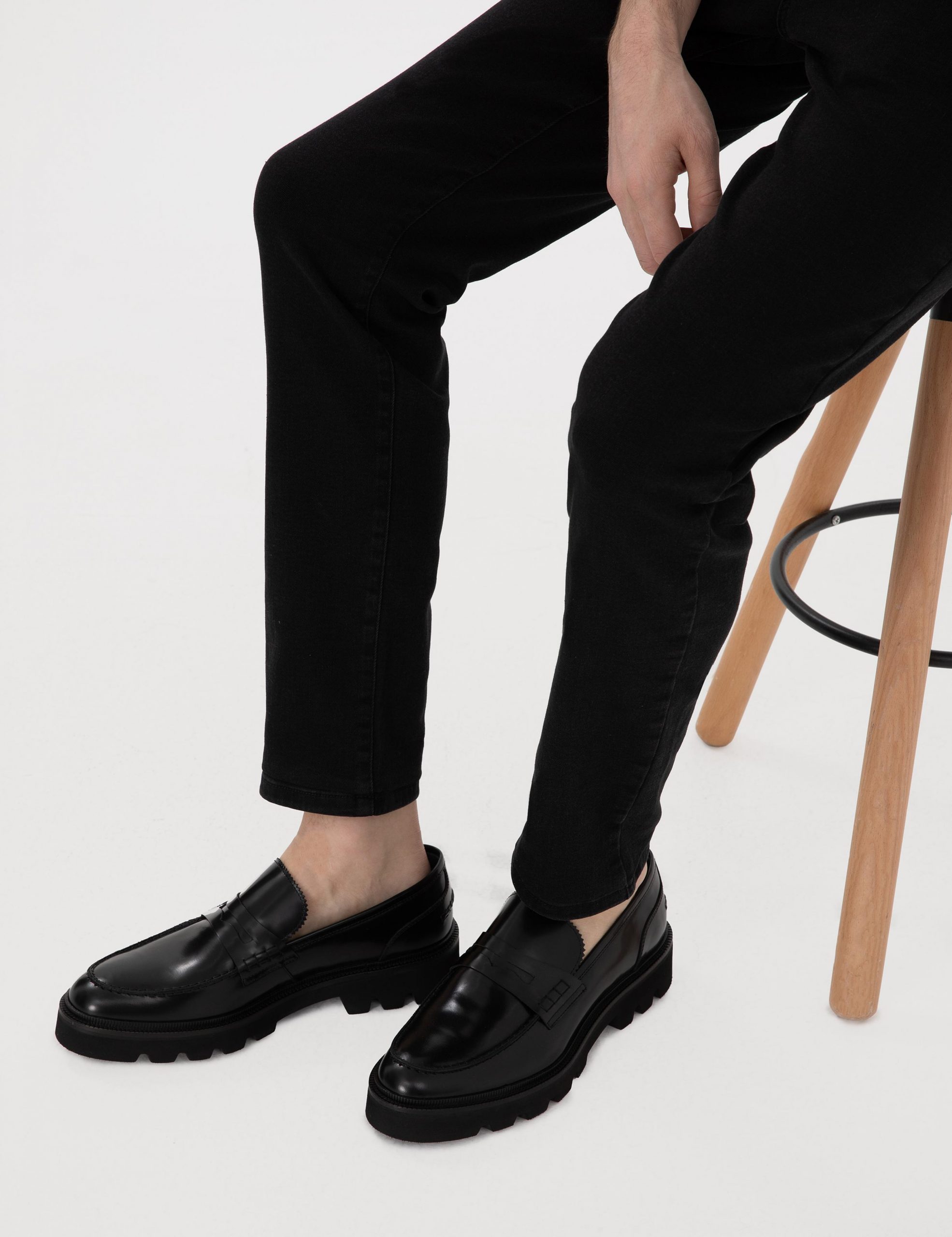 کفش روزمره مردانه مشکی پیرکاردین - فروشگاه لباس شهرمون