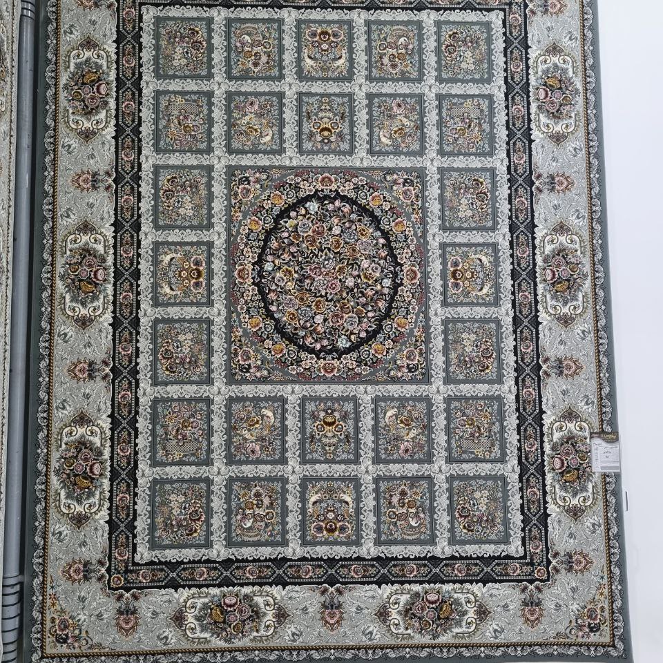 فرش پاتریس 700شانه تراکم 2550 طرح رها طوسی کناره یک در یک و نیم متری