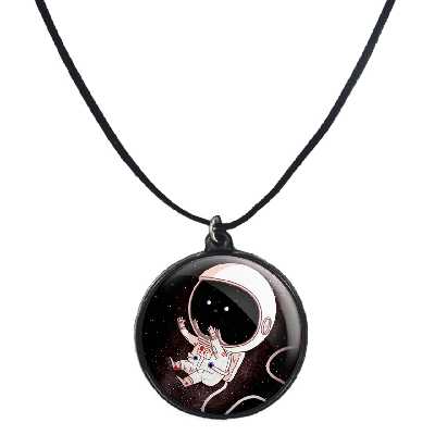 گردنبند پرمانه طرح فضانورد کد pmb.1737 مدل دو طرفه