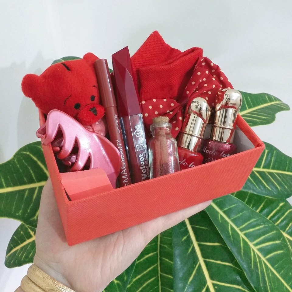 باکس هدیه دخترانه و زنانه مناسب کادو هدیه پک کادویی دخترانه