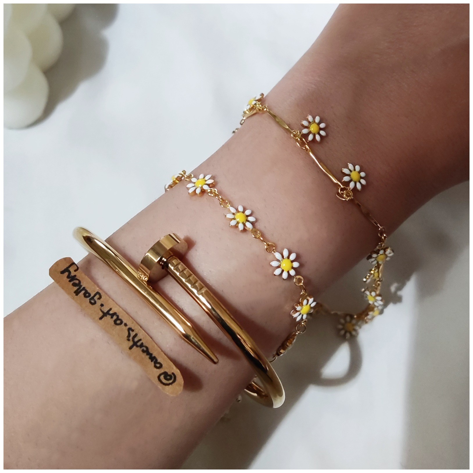 دستبند بابونه(فقط دستبندای بابونه قابل سفارشن، برای انتخاب مدل پیام بدید)