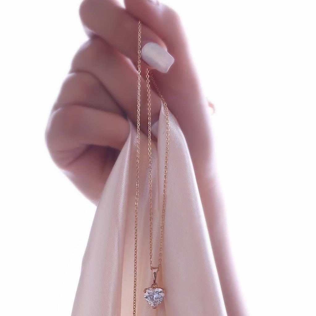 پلاک کد11770 ژوپینگxuping.نگین اتمی.آبکاری طلا.رنگ ثابت.ضدحساسیت.بدون زنجیر 