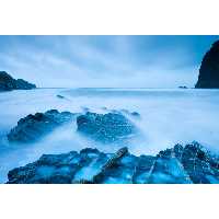 تابلو شاسی مدل دریا و صخره و آسمان و یخ T7486