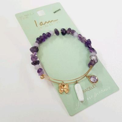 دستبند بنگل قفلی طلایی آویزدار ، کار شده با سنگ آمیتیست