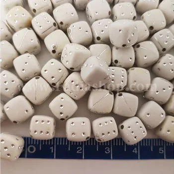 مهره دوختنی تاس سفید