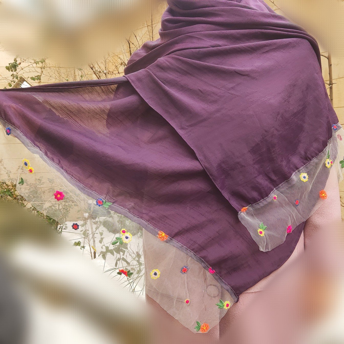 شال وال اسلپ زنانه حاشیه تور شکوفه گلدوزی برجسته مجلسی رنگ بادمجانی