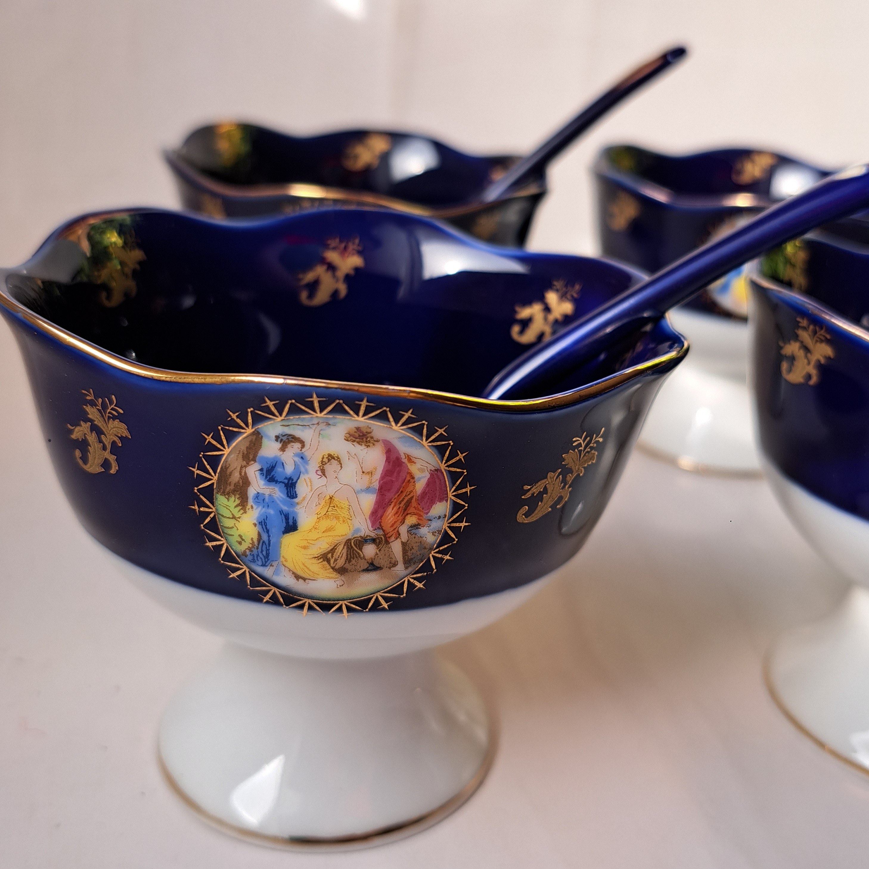 سرویس بستنی خوری 6 نفری چینی سرمه ای طرح  سه دختر عید جهیزیه کادویی  اجیل خوری هفت سین ارسال پسکرایه