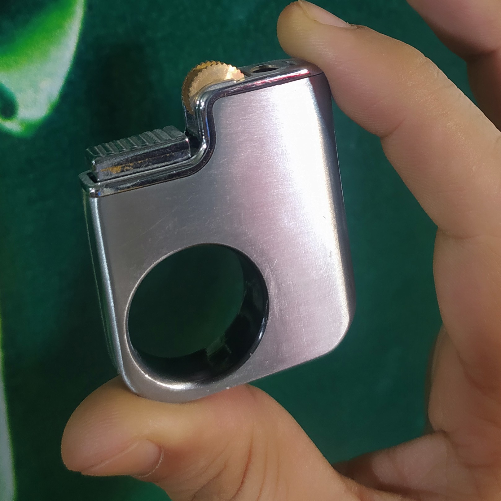 فندک انگشتی