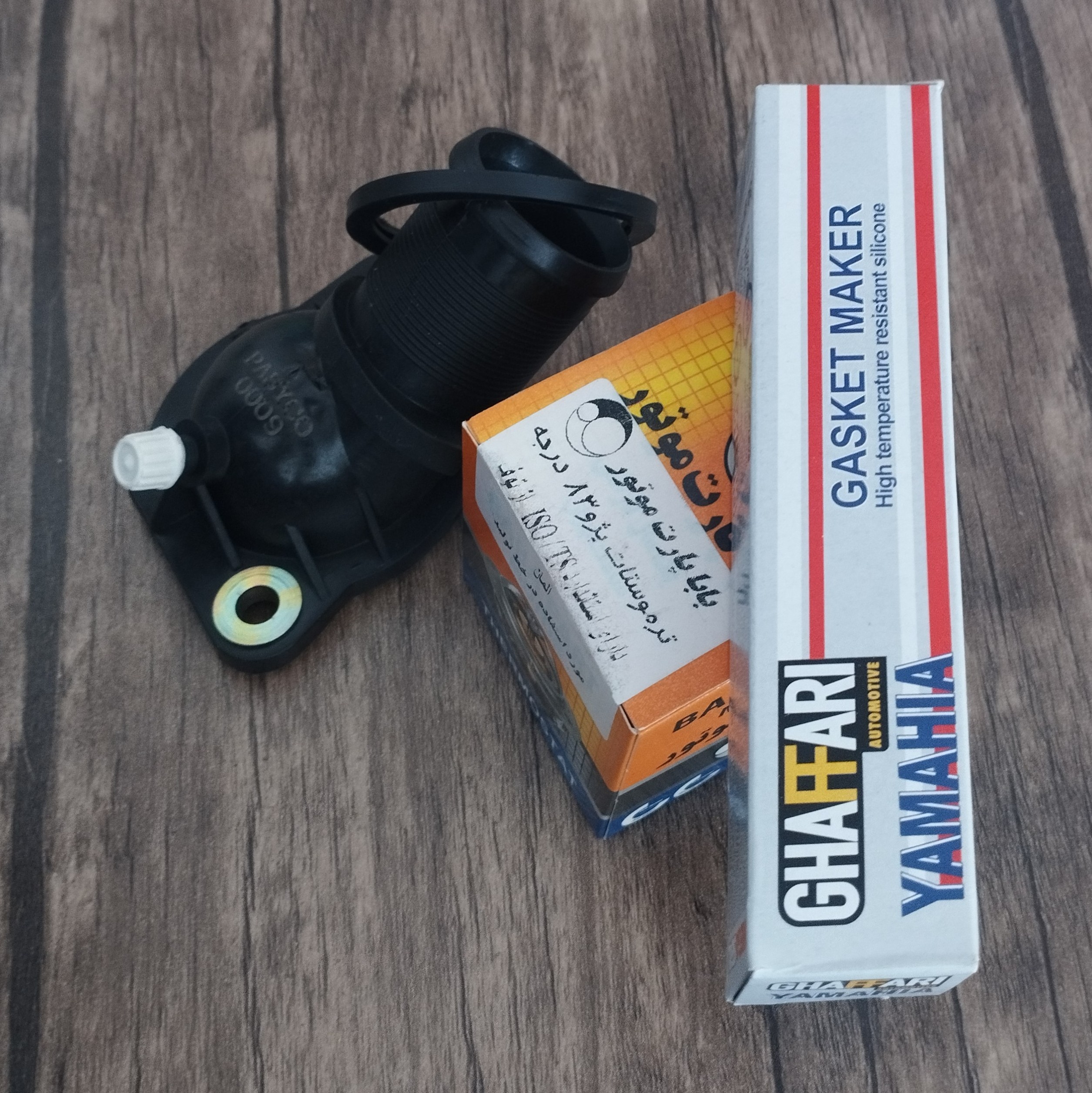 ترموستات 83 درجه  پژو 405 بهمراه درب ترموستات و اورینگ و پیچ هوا گیری و یک عدد چسب مزدا 30 گرمی ( فروش ویژه) فصل سرما