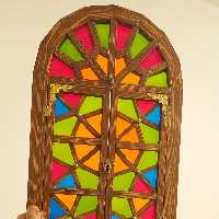 پنجره سنتی گره چینی با شیشه رنگی