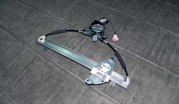 شيشه بالابر جلو راست ام وی ام 550 چین یدک مرکزی - خرید لوازم یدکی خودروهای چینی - لوازم یدکی خودروهای کره ای - لوازم یدکی خودروهای ژاپنی - کف قیمت بازار - ارسال سریع به سراسر ایران