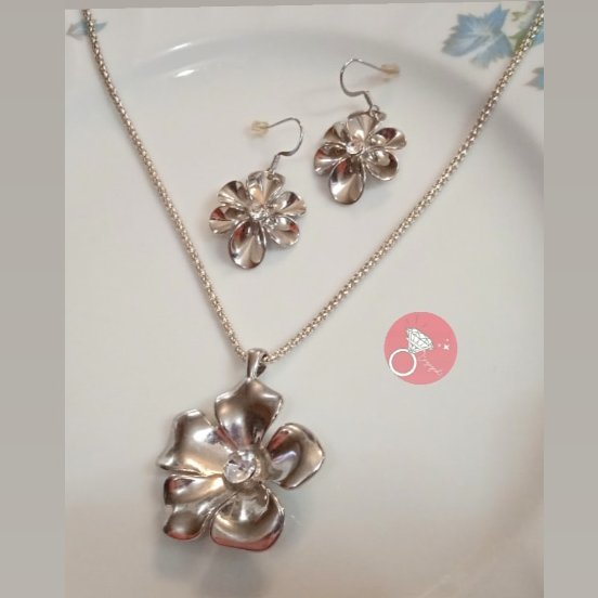 نیم ست مجلسی گل نقره ای 