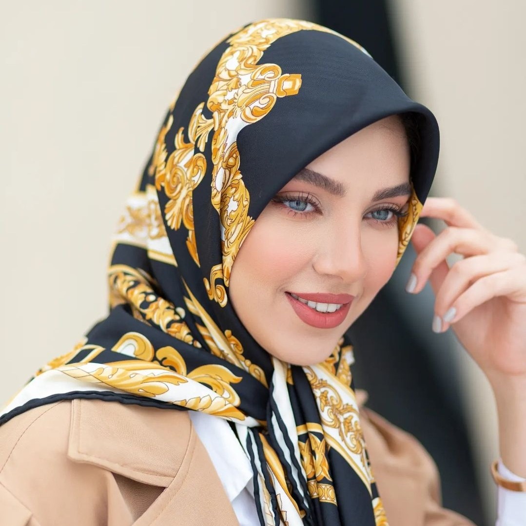 روسری ابریشم وارداتی مجلسی مشکی طلایی