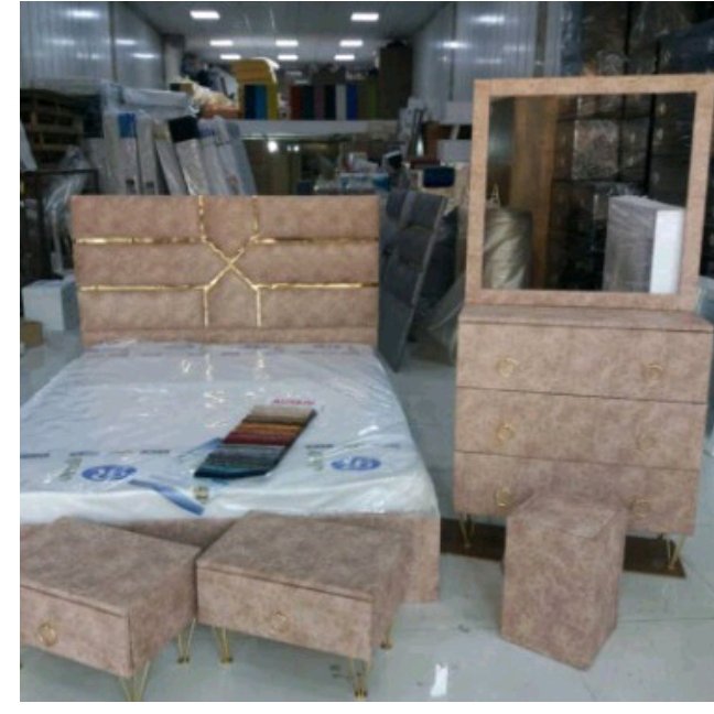 سرویس تخت خواب دونفره همراه آینه وکنسول ودوعدد پاتختی وصندلی،کفی و تشک (پس کرایه)