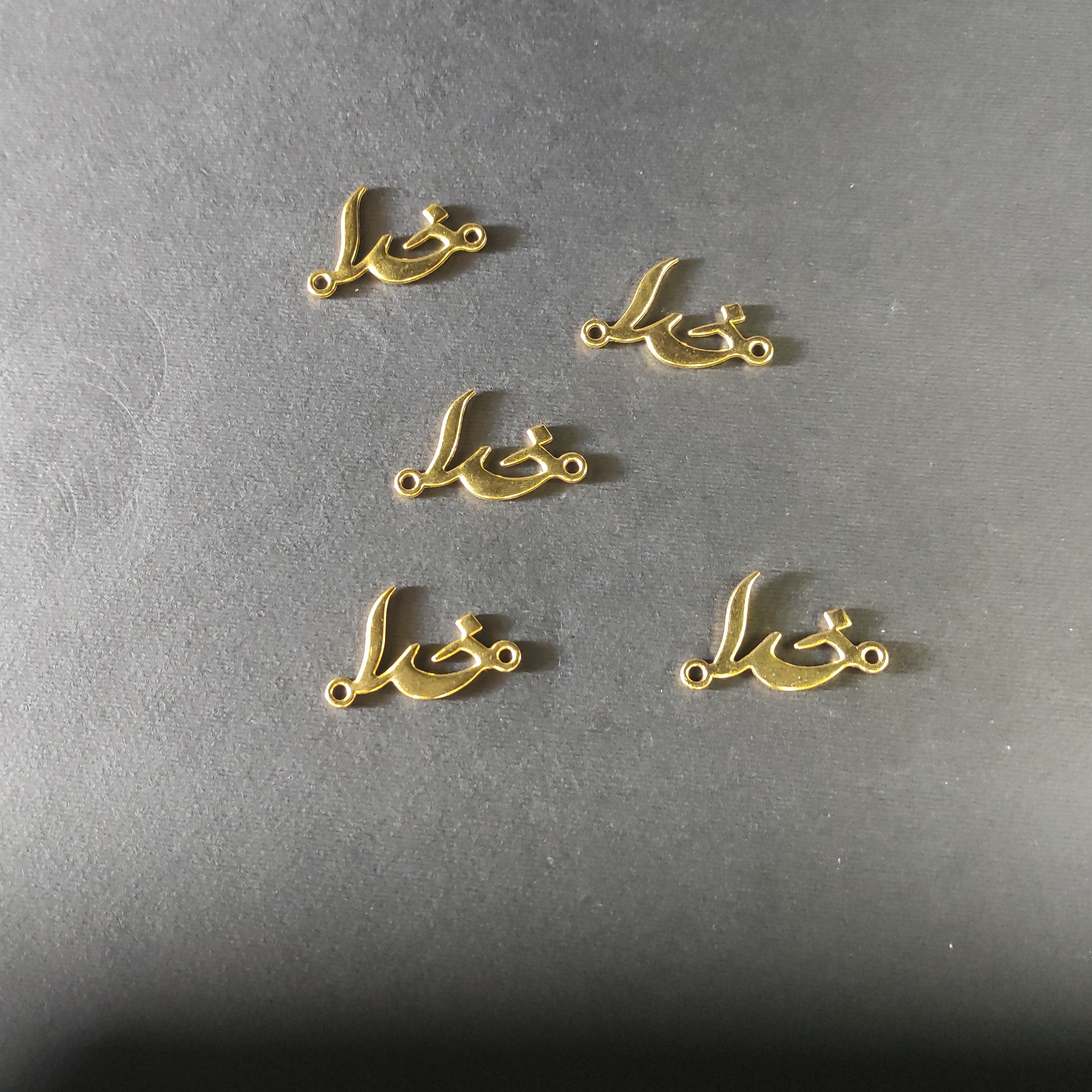 پلاک دستبندی طرح خدا بسته 5 عددی به رنگ طلایی جنس فلزی 