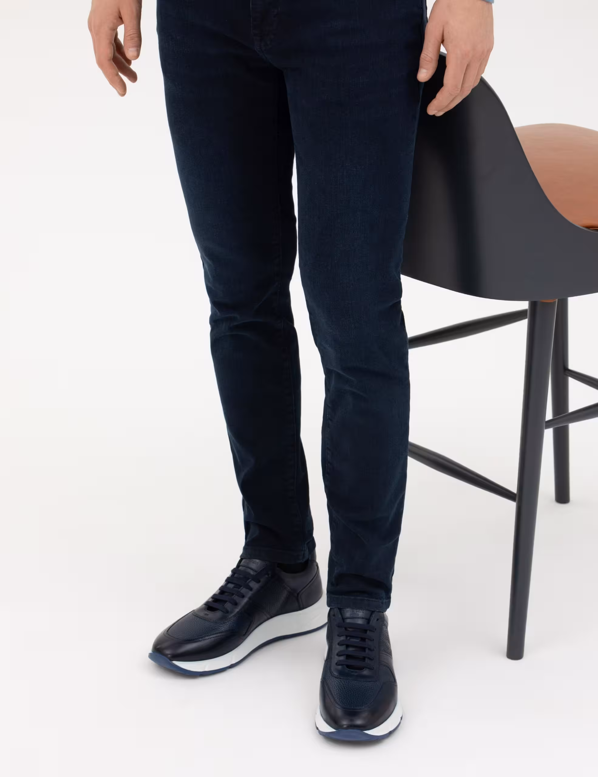 کفش کتانی و اسپرت مردانه سرمه ای پیرکاردین - فروشگاه لباس شهرمون