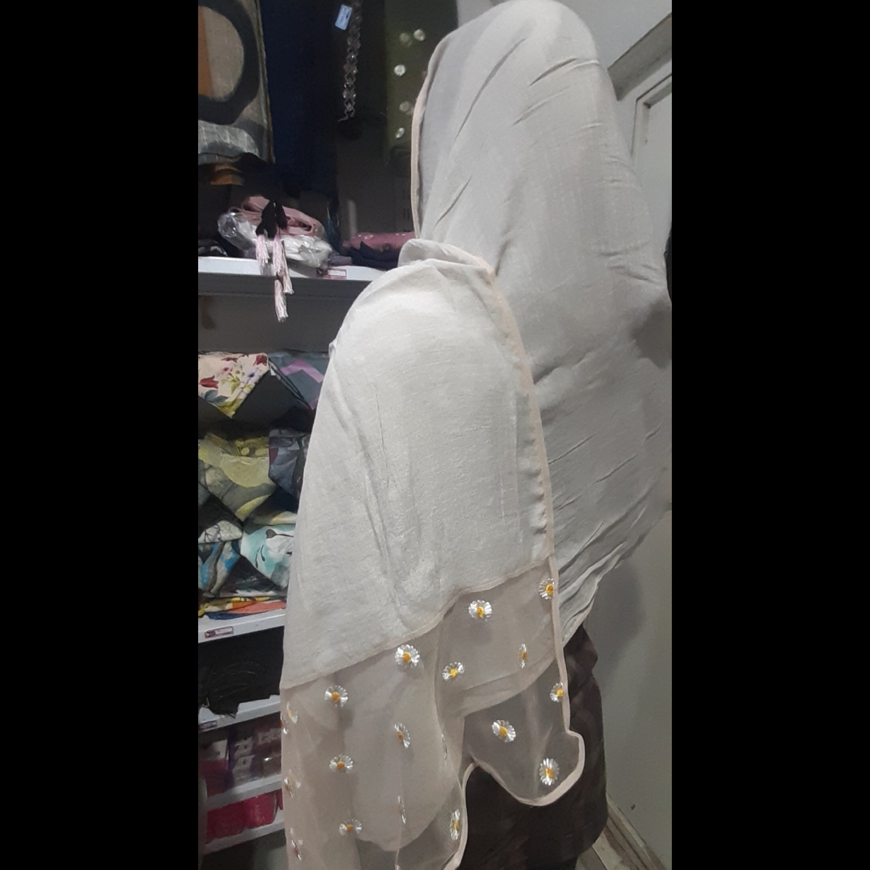 شال نخی لبه توری گل بابونه 