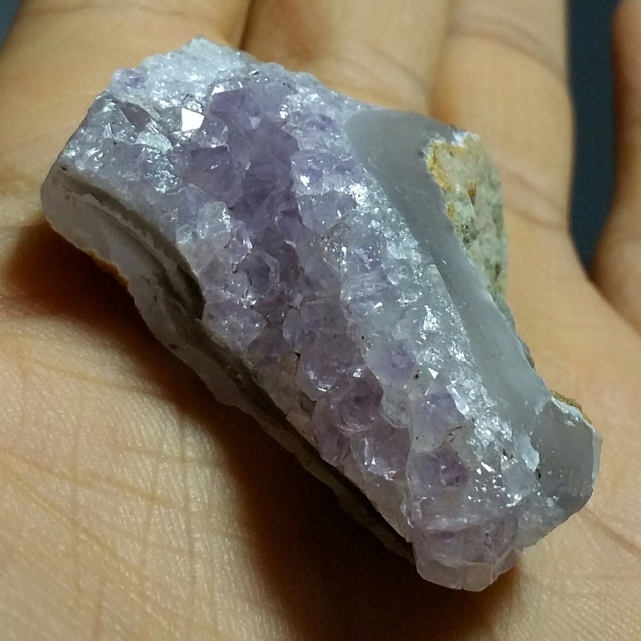 سنگ راف حبه آمیتیس بسیار پر رنگ خاص بسیار زیبا دیدنی کاملا طبیعی شاهکار خلقت 9211