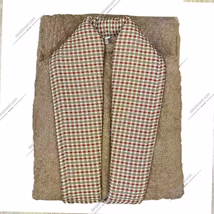 حوله تن پوش طرح یاس قهوه ای روشن