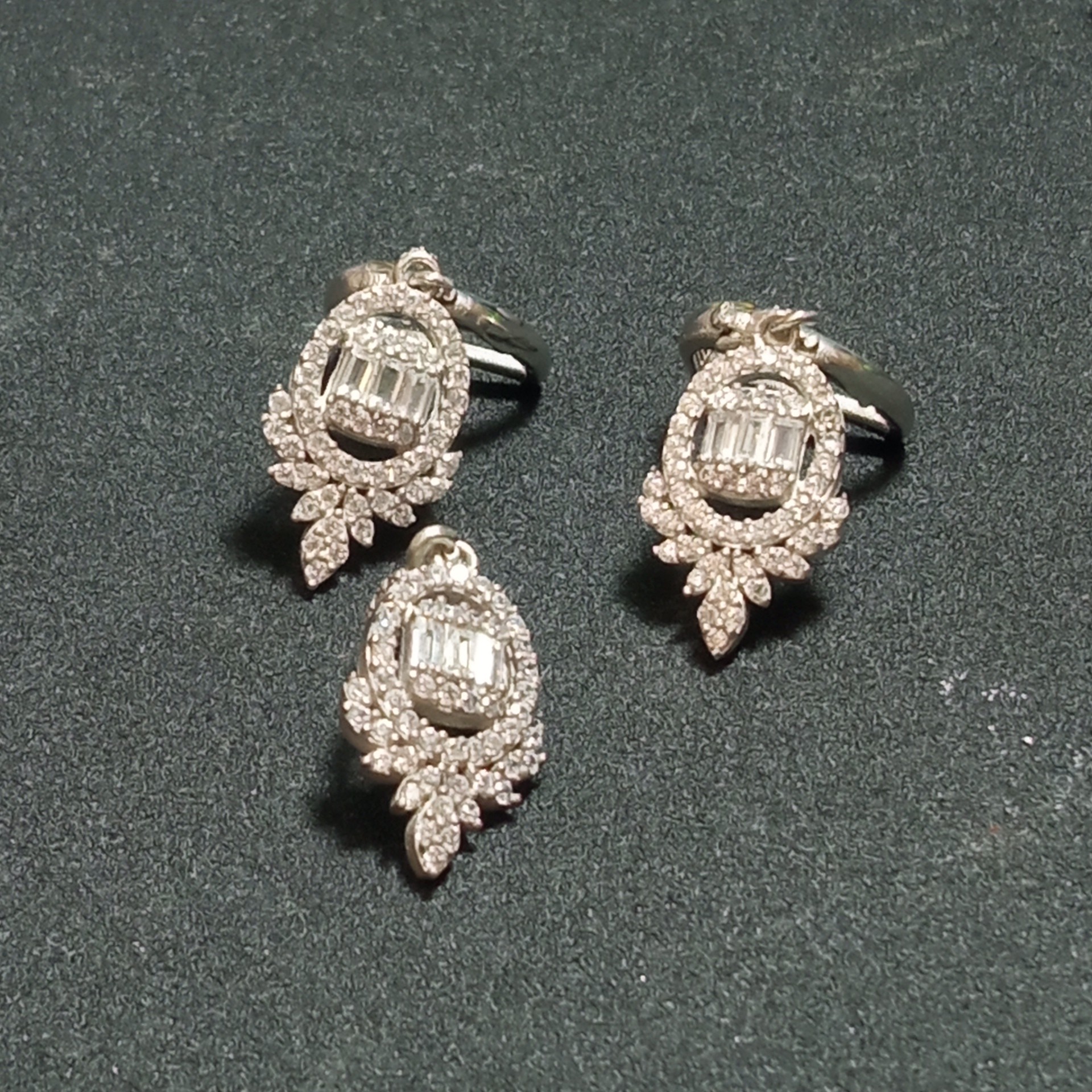 نیم ست نقره ترکی عیار 925 شامل گردنبند و گوشواره  بسیار زیبا