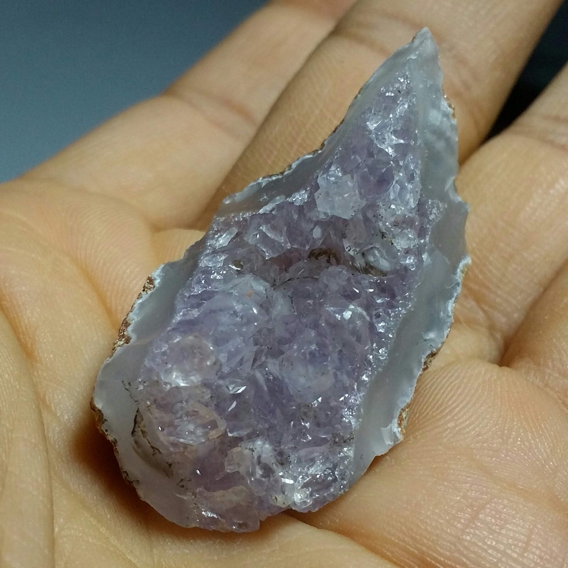 سنگ راف حبه شده آمتیس پر رنگ بسیار زیبا دیدنی کاملا طبیعی شاهکار خلقت خااااص و بی نظیر
کد 7935