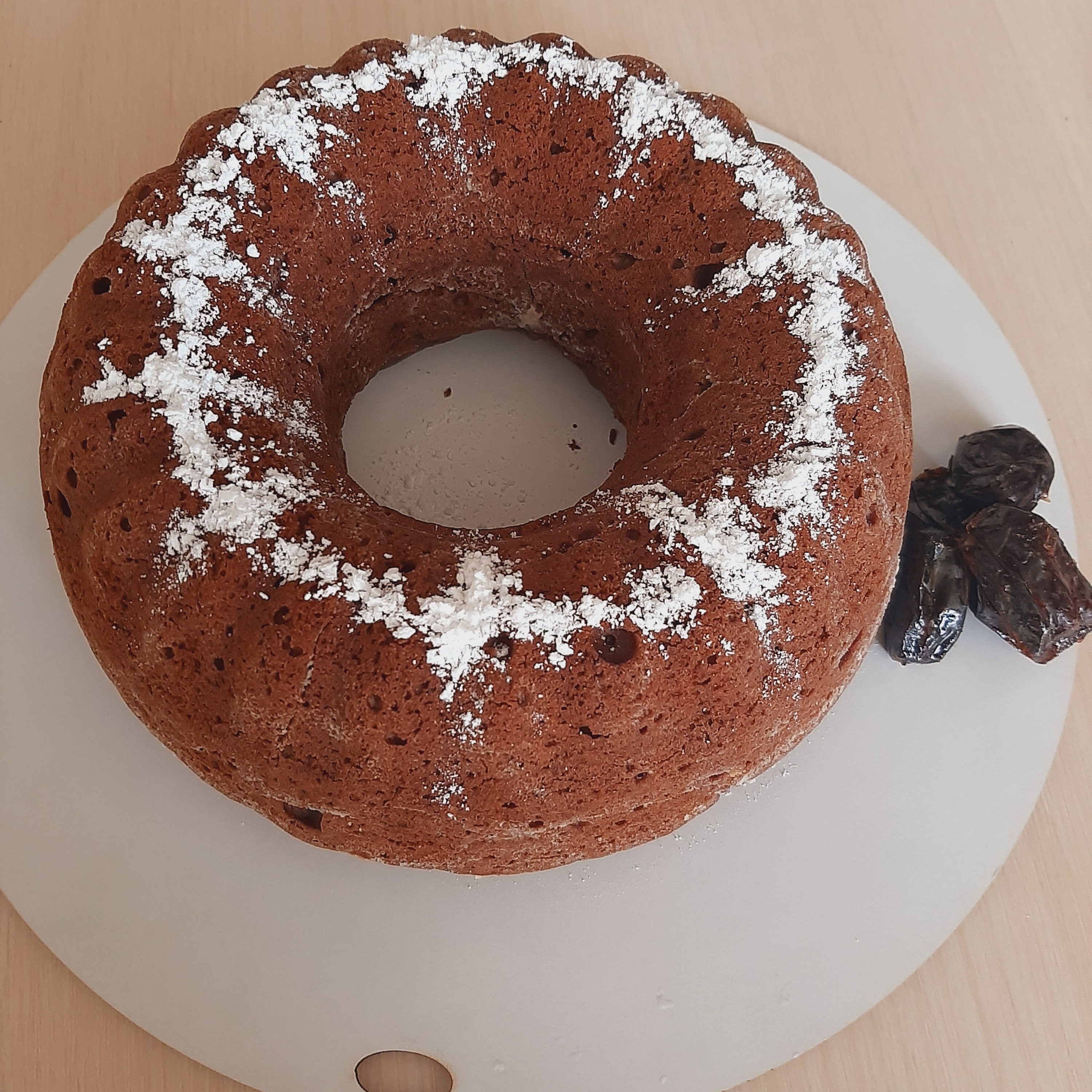 کیک خرما گردو و شکلات 