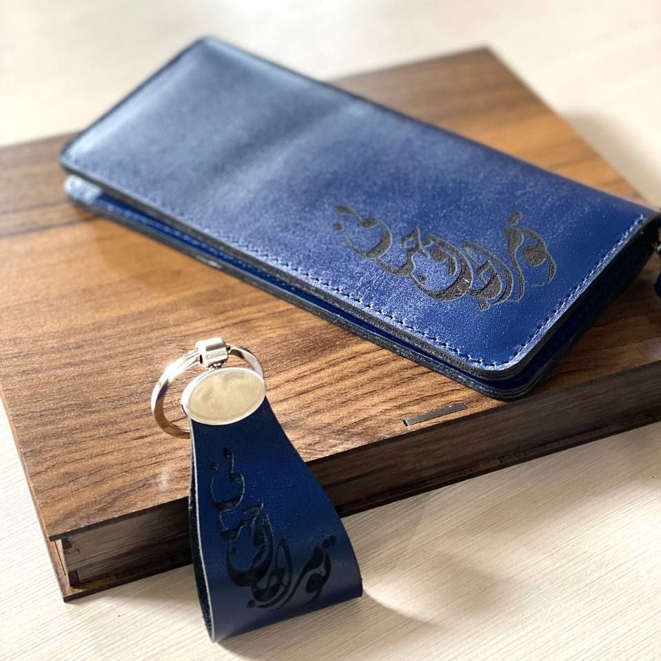 کیف پول حکاکی شده