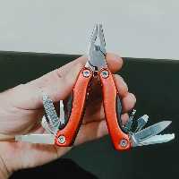 ابزار همه کاره خارجی مدل انبردست با کیفیت بسیار بالا و محکم با سطح کیفیتی درجه یک کاملاً کاربردی و قابل استفاده