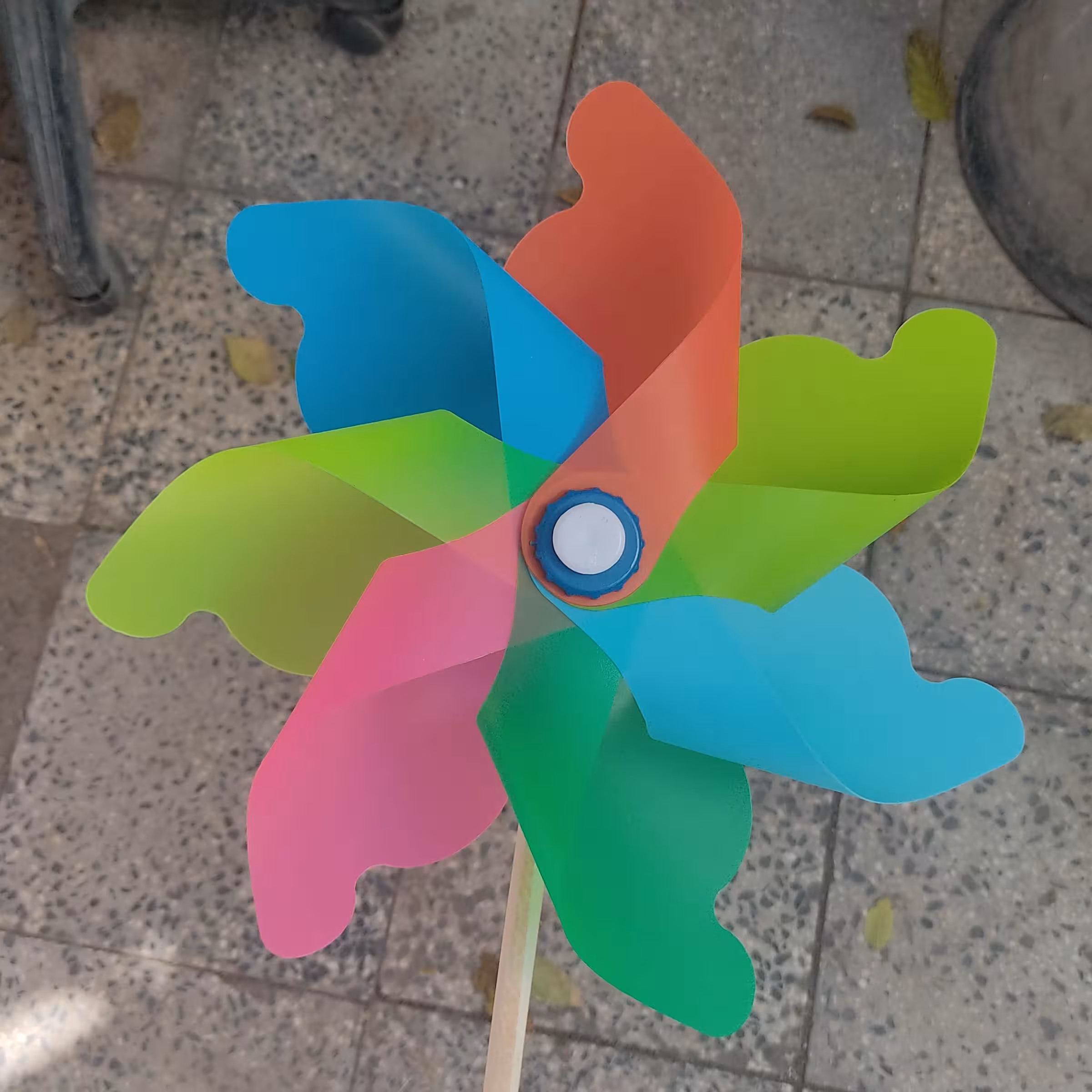 فرفره رنگین کمان پلاستیکی