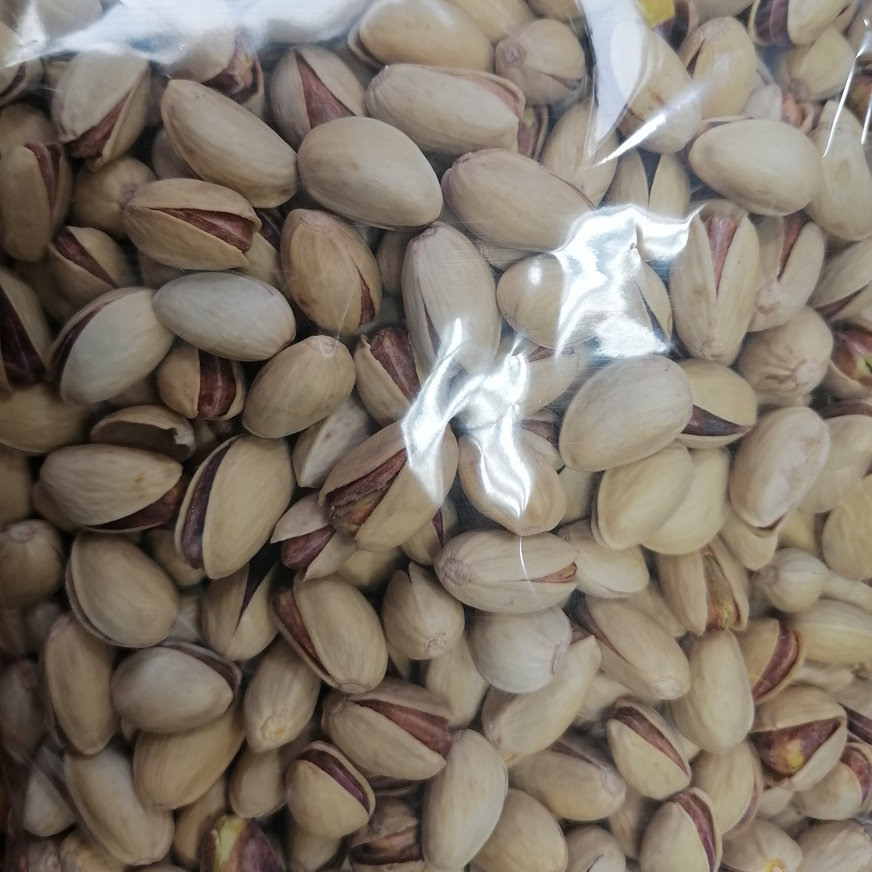 پسته احمدآقایی خام (500گرمی)