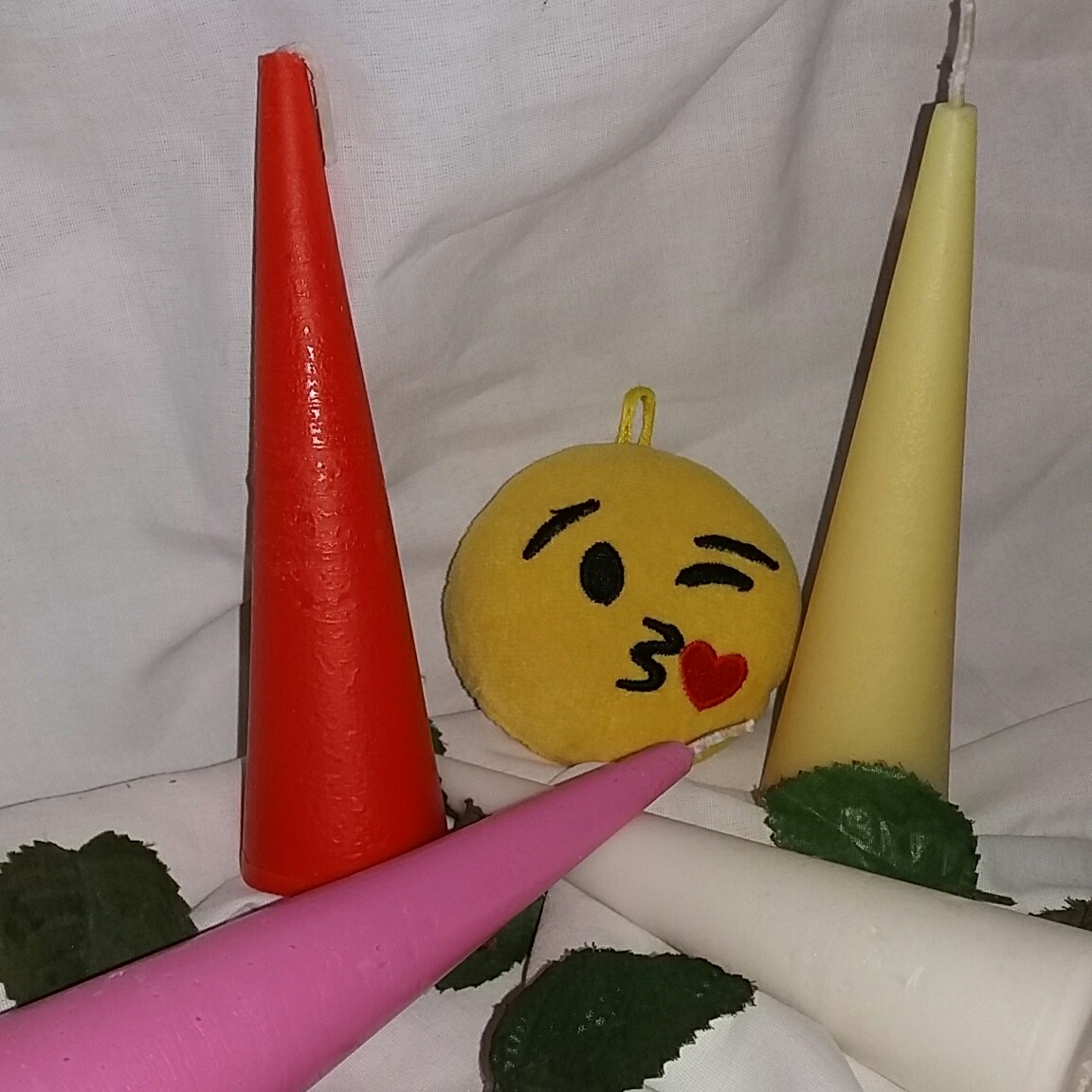 شمع های مخروطی درتمامی رنگها هم معطر و هم ساده