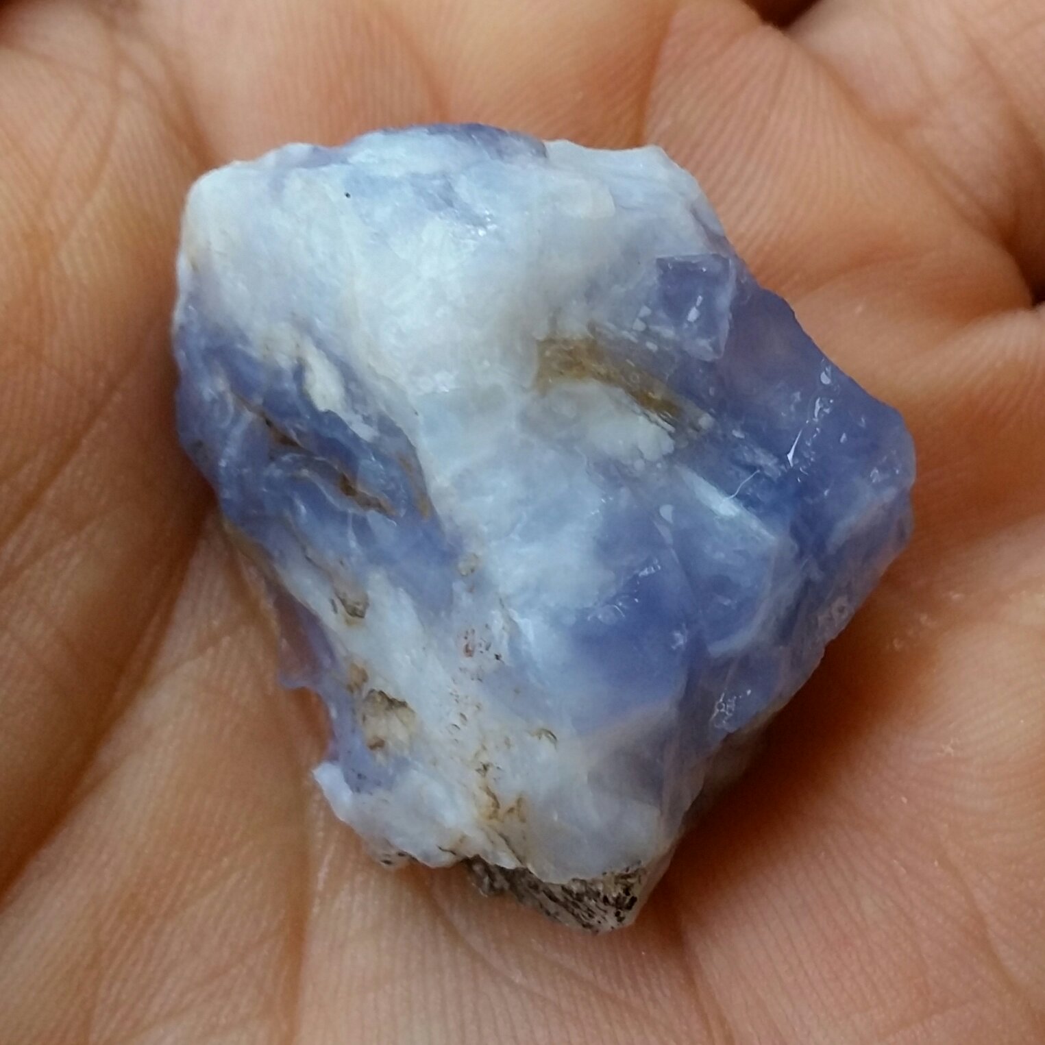 سنگ راف حبه شدع عقیق آبی سوسنی بسیار خااااص محشر بینظییییر 
100درصد طبیعی
شاهکار خلقت
تکرار نشدنی
