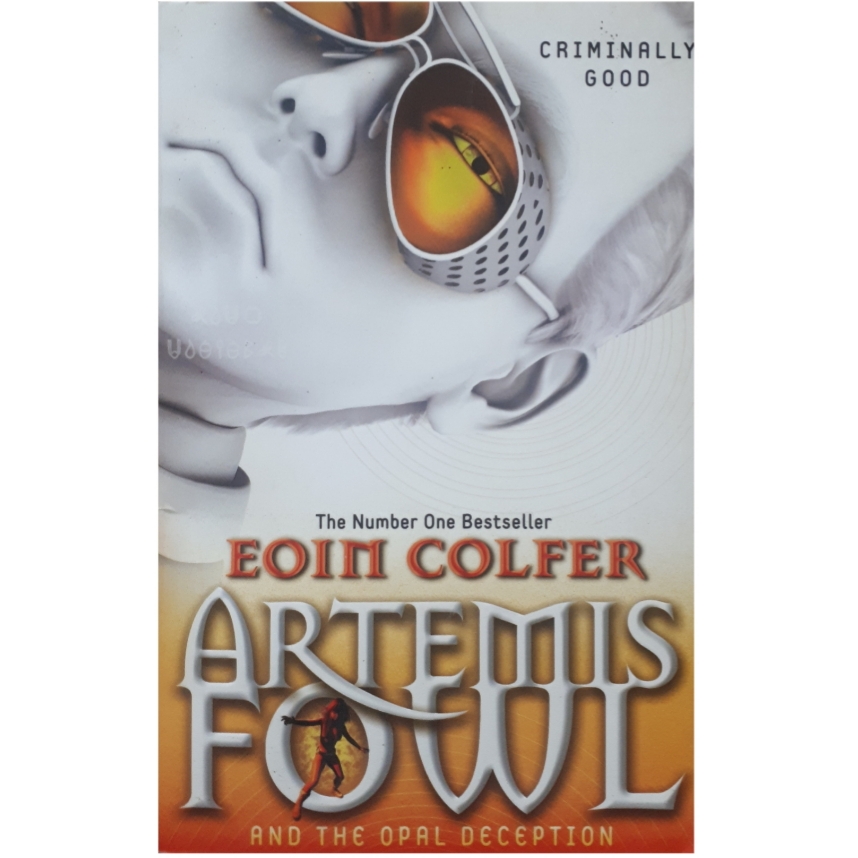 كتاب Artemis Folw اثر Eoin Colfer انتشارات Puffin Books