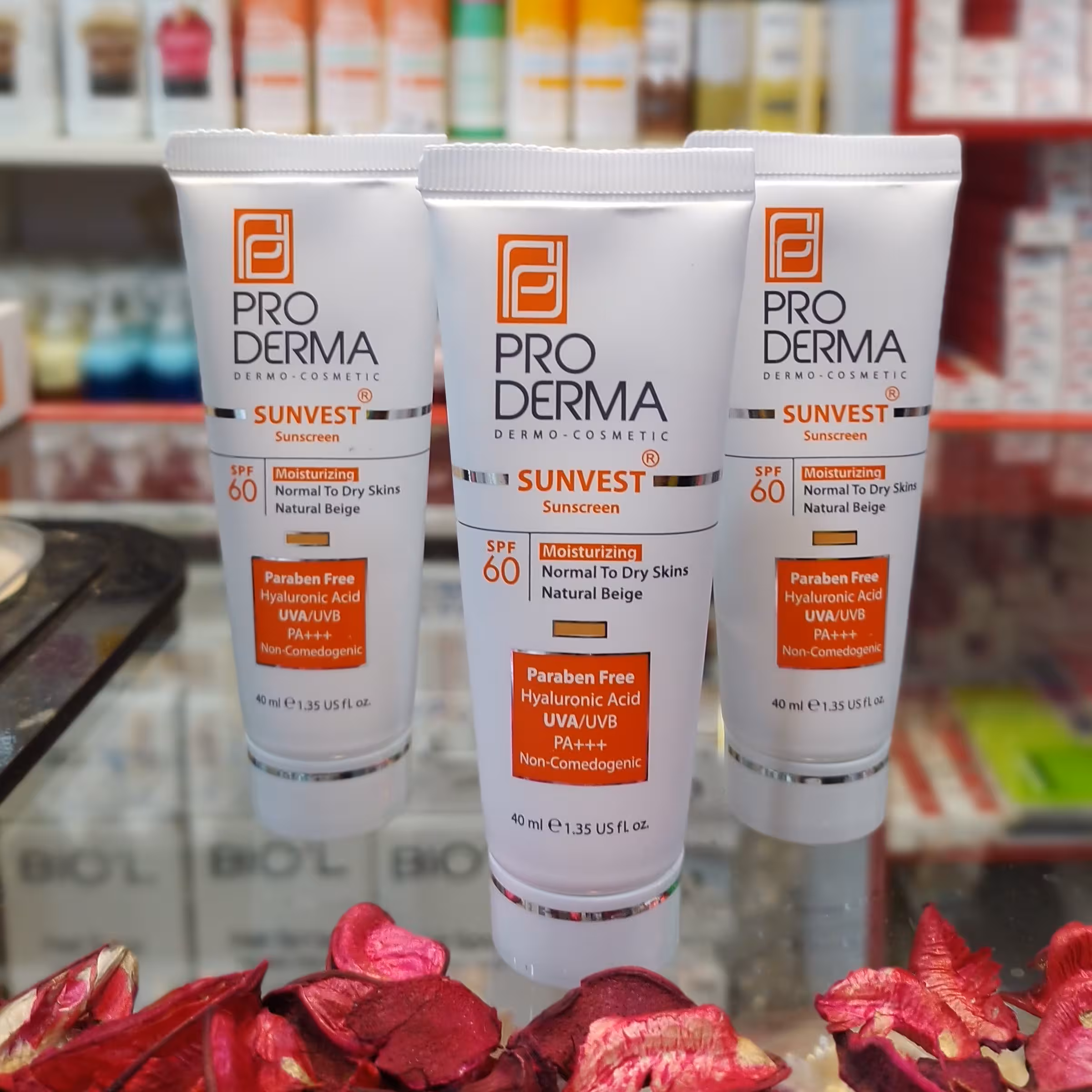 ضد آفتاب و مرطوب کننده پرودرما SPF60  رنگی طبیعی مناسب پوست های معمولی و خشک 40 میلی لیتر

